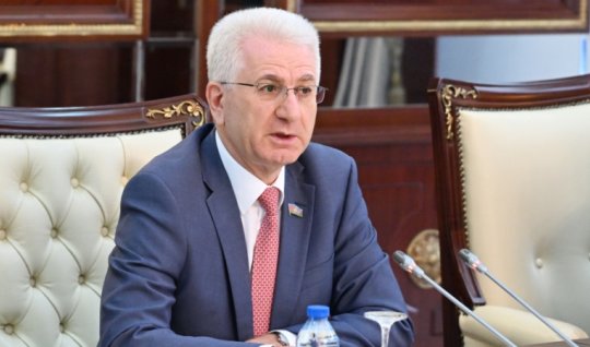 Deputata ağır itki üz verdi