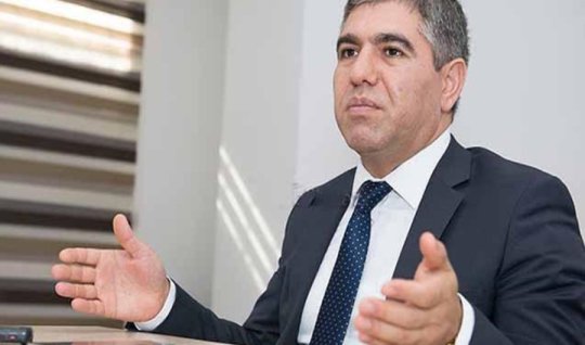 Deputat universitetdə dərs deməyə başladı