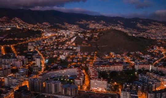 Venesuela paytaxtı zərbələr nəticəsində işıqsız qalıb