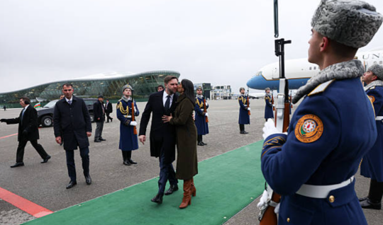 Семейная поездка Венса в Баку стала предметом обсуждения в социальных сетях