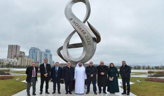 Ərəb Parlamentinin prezidenti Zəfər parkını ziyarət etdi - FOTOLAR