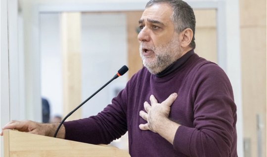 Vardanyan Füzuli və Caviddən sonra Nəsiminin də şeirini OXUDU