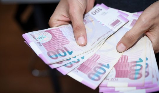 Prezident minimum əmək haqqı ilə bağlı qanunu TƏSDİQLƏDİ