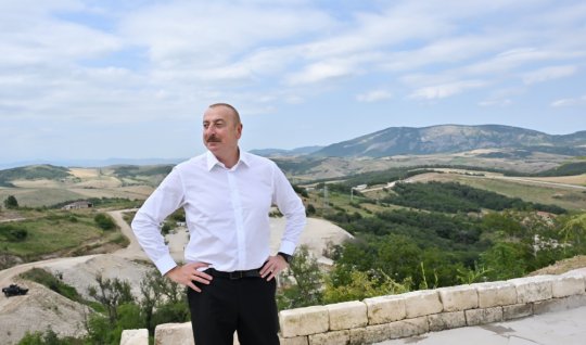 Prezident Xocəvənddə sakinlərlə görüşdü