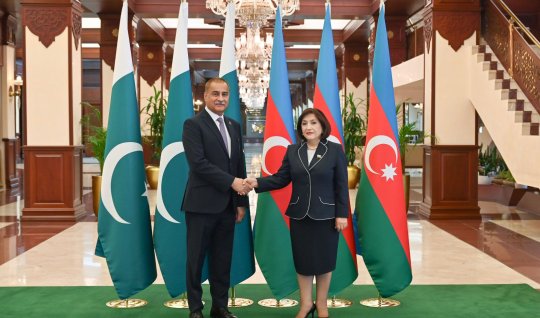 Spiker&nbsp;pakistanlı həmkarı ilə regiondakı gərginliyi müzakirə etdi