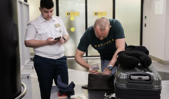 Rusiyada dollar qadağası-RƏSMİ