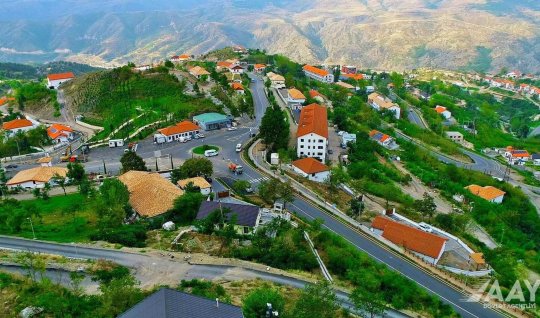 Dünya səyyahları Laçında