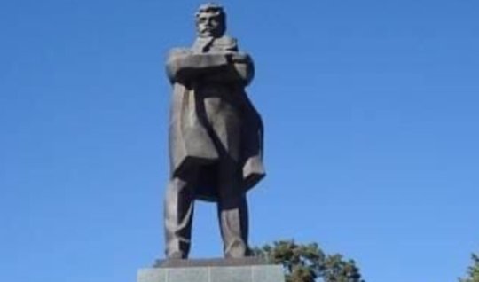 Şaumyanın heykəli sökülür