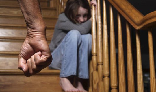 Azərbaycanda uşaqlarını döyən valideynlər cərimələnəcək&nbsp;&nbsp;