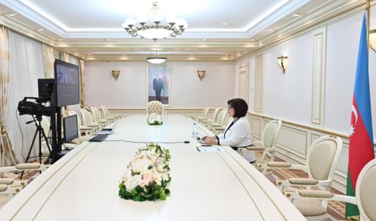 Spiker&nbsp;qadın liderlərin onlayn konfransına qoşuldu