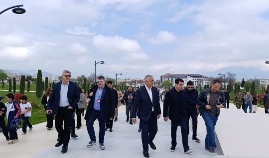 Xarici diplomatlar Xankəndidəki Zəfər parkını ziyarət ediblər - FOTOLAR