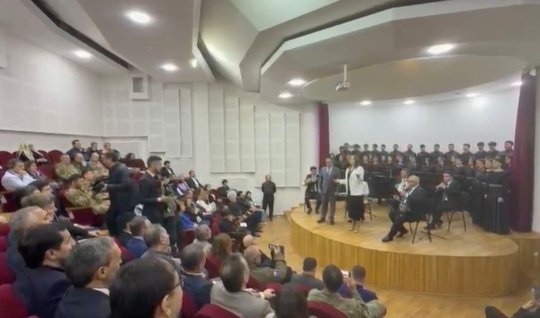 Xarici diplomatlar Xankəndidə tələbələrin&nbsp;çıxışını izlədilər - VİDEO