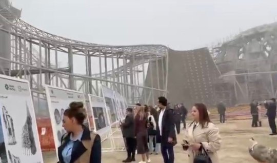 Diplomatlar Şuşada&nbsp;yeni məscidlə tanış oldu&nbsp;- VİDEO