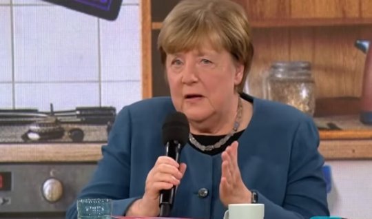 Merkel breaks her silence years later - PHOTO