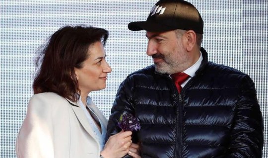 Anna Akoyan Paşinyanla bağlı qərarını verdi