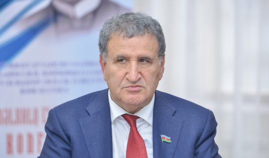 Обращение Исы Габиббейли с редкой рукописью стало повесткой дня&nbsp;- ВИДЕО