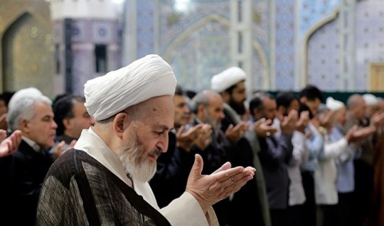 خواندن نماز میت خامنه‌ای به او سپرده شد