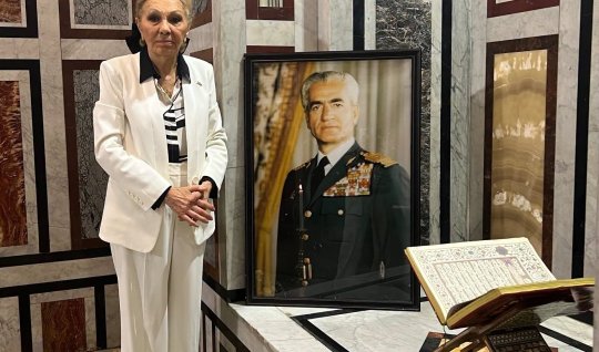 İran şahının azərbaycanlı arvadı müraciət yaydı