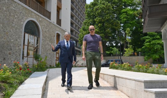 Prezident&nbsp;Şuşanın Qarabağ küçəsində görülən&nbsp;işlərlə tanış olub
