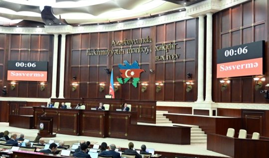 Deputatlar 22 məsələni müzakirə etmək üçün toplaşdı