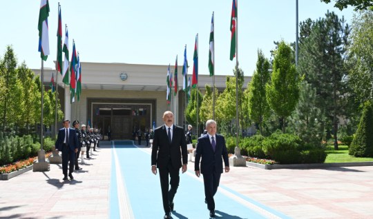 İlham Aliyev Taşkent'te böyle karşılandı - GÖRÜNTÜ
