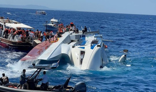260 yolcusu olan gemi battı - GÖRÜNTÜ