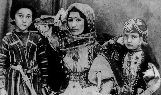 Simalar: Xan qızının ailə həyatı - Natəvanın iki evliliyi, övladları - FOTOLAR