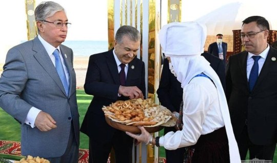 Steyk, quzu qabırğası, hinduşkalı plov... - MDB liderlərinə bu yeməklər verildi - FOTO