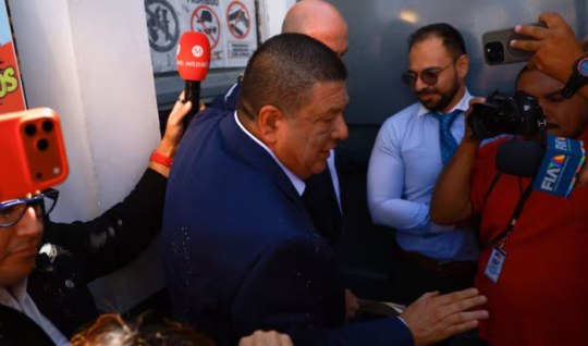 Eski savcı vatana ihanetle suçlandı