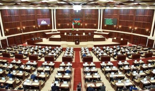 Milli Məclisin plenar iclası başladı