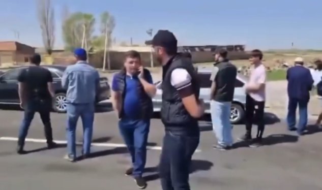 Etirazçılar Ermənistan-İran yolunu bağladı