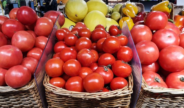 Yayın istisində 3 manata pomidor - VİDEO