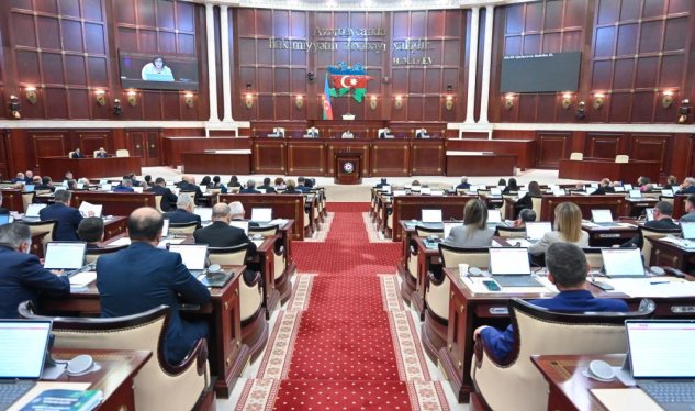 Deputatlar yenidən toplaşır - Gündəlikdə 17 məsələ var