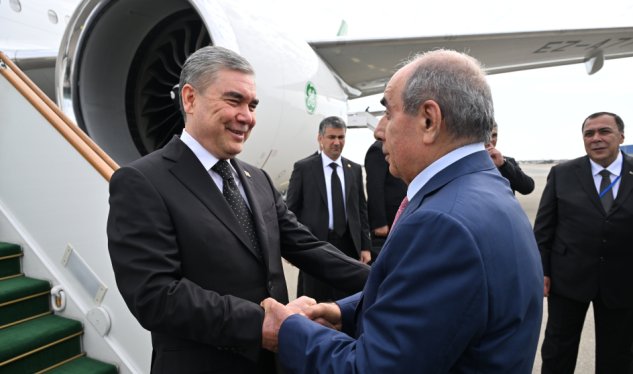 Qurbanqulu Berdiməhəmmədov Azərbaycana gəldi