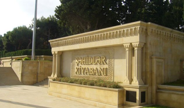 Şəhidlər Xiyabanına şortla girmək qadağan edilsin! - Deputatdan TƏKLİF