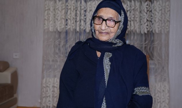 113 yaşlı Xeyrənisə nənə Kəlbəcərdə: “Qonşularımı görməyəndə çox pis oldum, ağladım…”