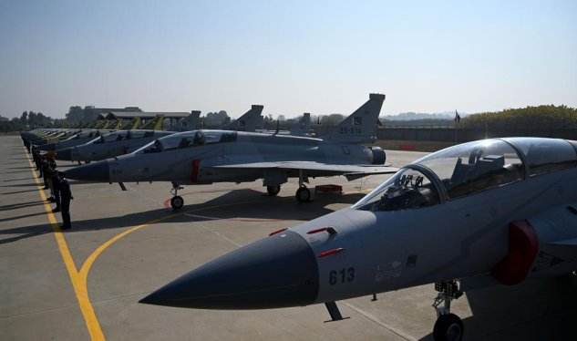 Azərbaycan Pakistandan ilk JF-17 qırıcılarını aldı