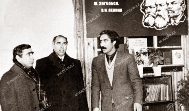Bir şəklin tarixçəsi: Fəzail Ağamalı Ramiz Mehdiyevə məruzə edir