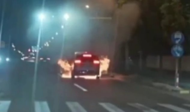Çin maşını bir neçə saniyə içərisində külə döndü - ANBAAAN GÖRÜNTÜLƏR