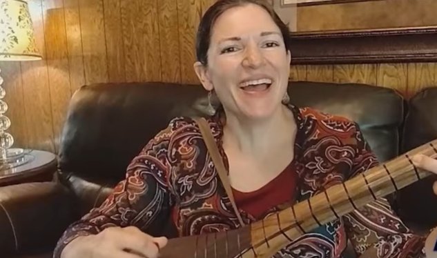 Gədəbəylilər kimi saz çalan amerikalı Marta - VİDEO