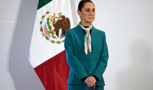 Xanım prezidenti qucaqlayıb öpmək istədi - ANBAAN GÖRÜNTÜLƏR