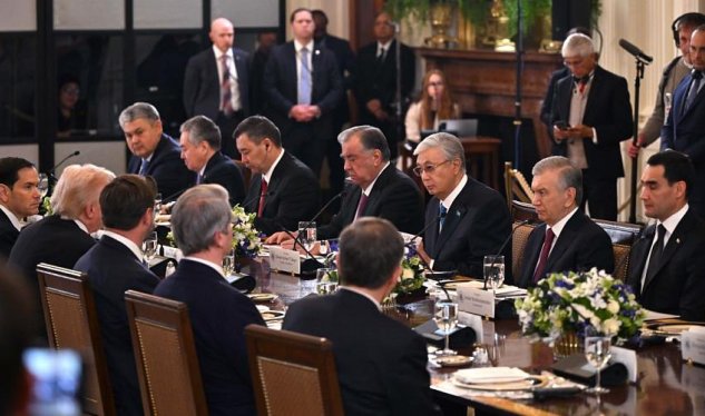 Mərkəzi Asiya liderləri Trampla hansı dildə danışıblar? - İkisi rus, biri ingilis, digərləri isə....