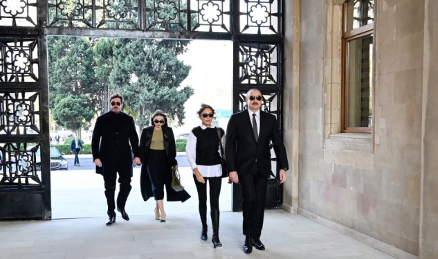 Prezidentin ailəsi paradda - FOTOLAR