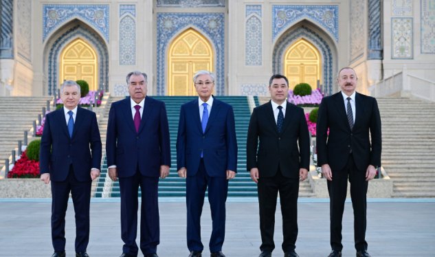 İlham Əliyev Daşkənddə İslam Sivilizasiyası Mərkəzi ilə tanış olub