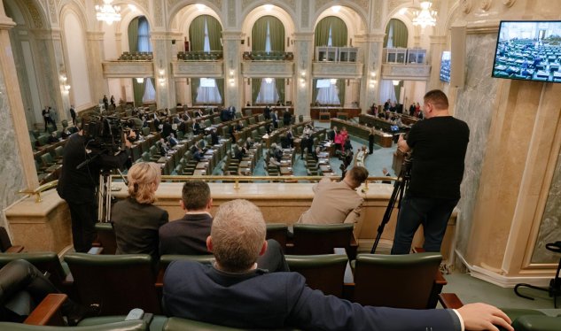 Jurnalistlərin üzünə açıq və qapalı parlamentlər - ARAŞDIRMA