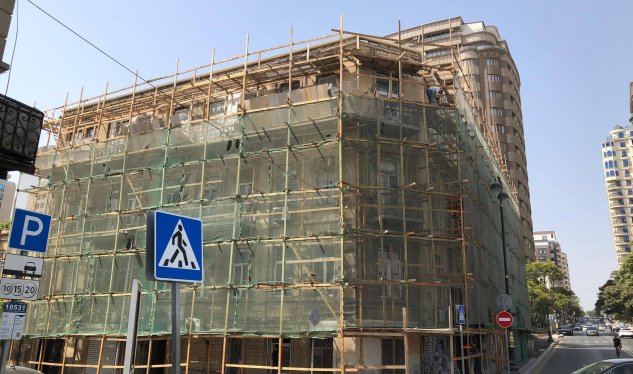 Bakıda tarixi abidəyə zərər vuruldu