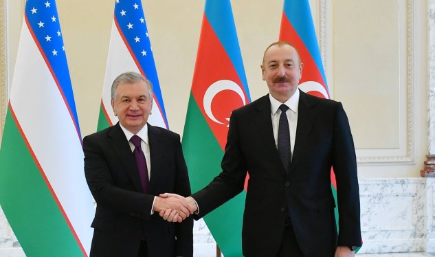 Mirziyoyev İlham Əliyevi təbrik etdi