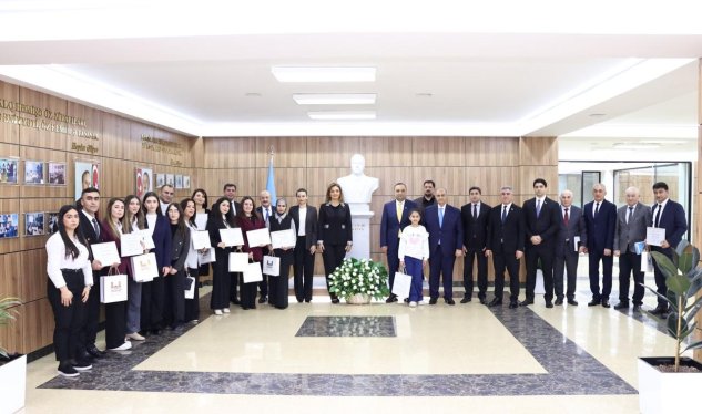 "İlin gənc müəllimi" mükafatlandırıldı - FOTOLAR&nbsp;