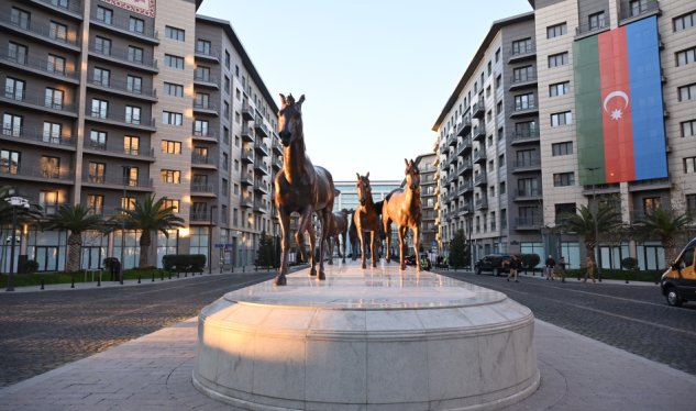 Prezident ailə üzvləri ilə&nbsp;&ldquo;Bakı Ağ Şəhər&rdquo;də - FOTOLAR