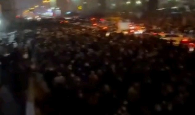 Tehran küçələrində böyük izdiham - GÖRÜNTÜLƏR